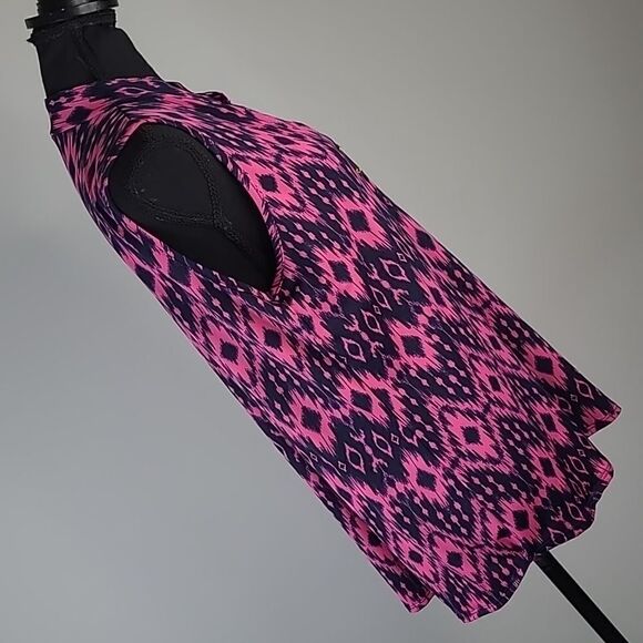 Carol Rose sz L pink and navy geometric design tunic top - Picture 3 of 9
